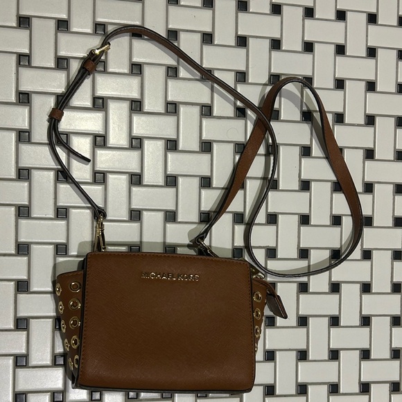 MICHAEL Michael Kors Tan Leather Small Selma Crossbody Bag - Picture 1 of 4